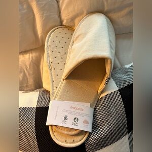 Feelgoodz Cream Slippers